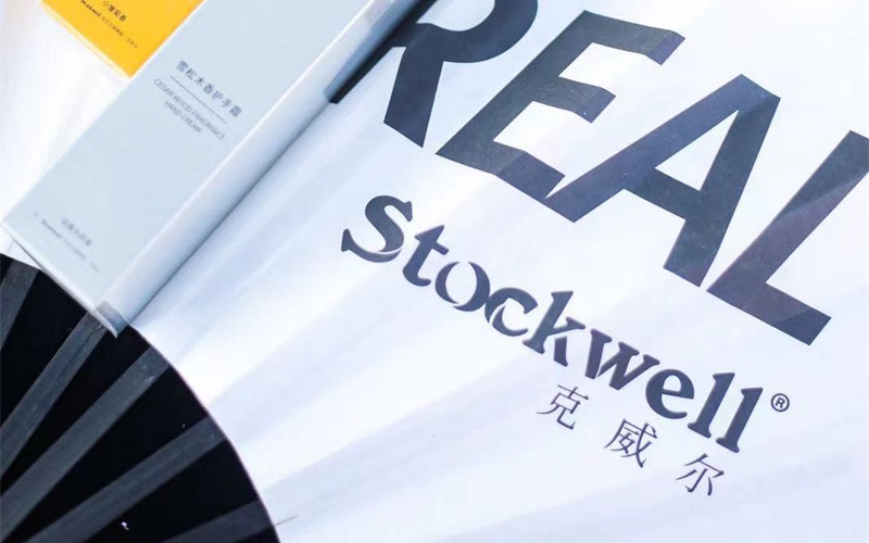 克威爾攜手時尚雜志，揭秘明星發(fā)型背后的秘密武器——發(fā)蠟與發(fā)泥！